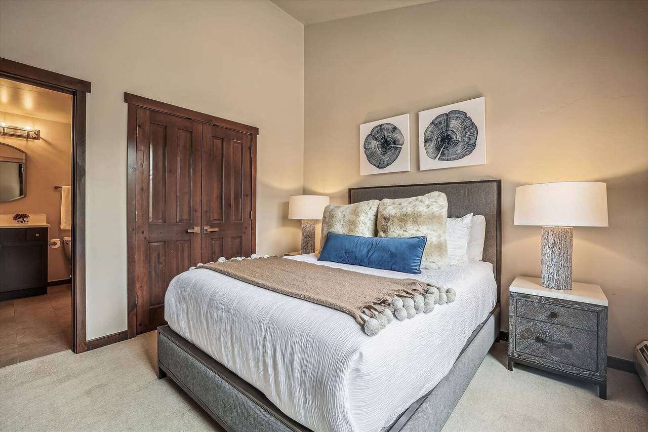 Bedroom - Main Street Junction 29 - Breckenridge Vacation Rental Bedroom - Main Street Junction 29 - Breckenridge Vacation Rental