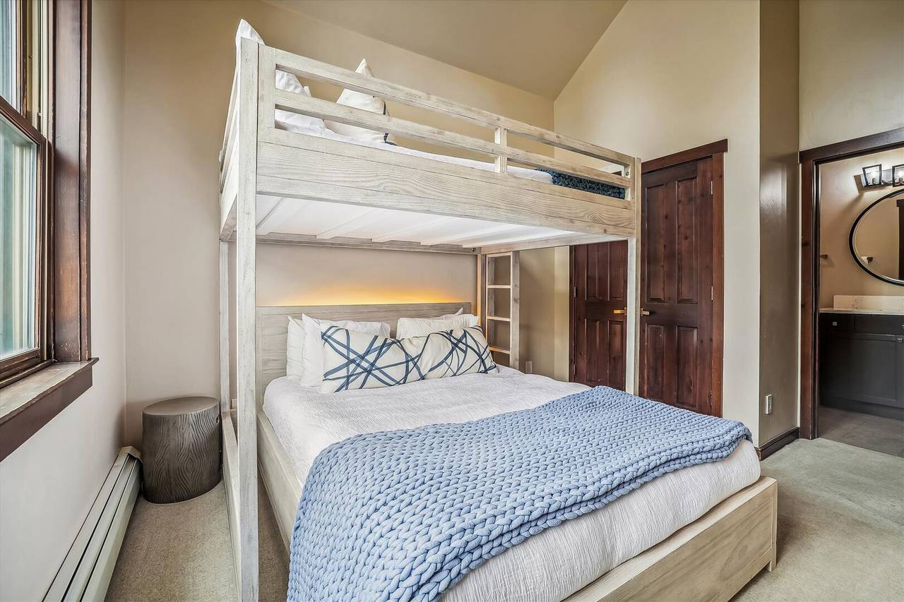 Bedroom - Main Street Junction 29 - Breckenridge Vacation Rental Bedroom - Main Street Junction 29 - Breckenridge Vacation Rental