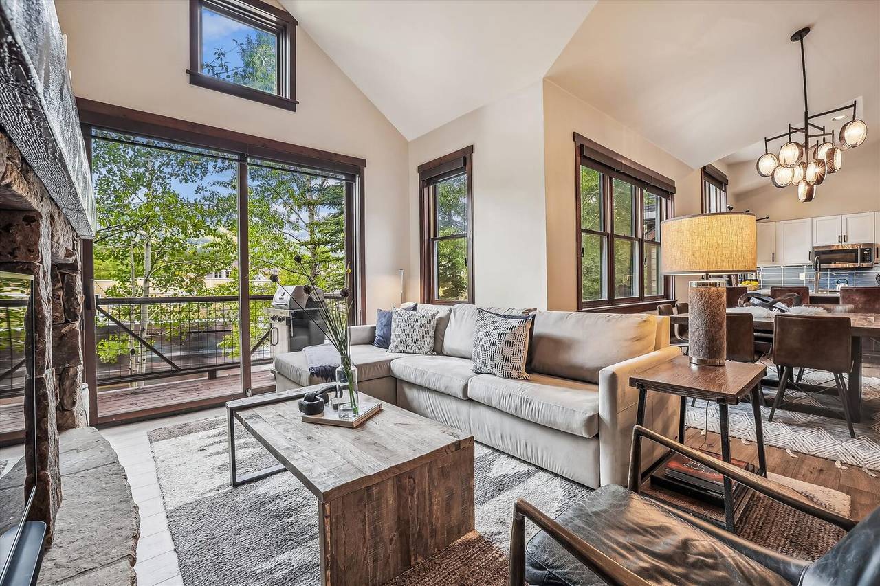 Living Room - Main Street Junction 29 - Breckenridge Vacation Rental Living Room - Main Street Junction 29 - Breckenridge Vacation Rental