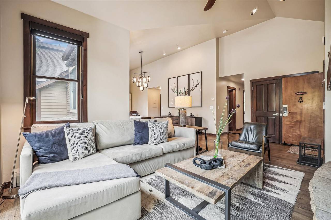 Living Room - Main Street Junction 29 - Breckenridge Vacation Rental Living Room - Main Street Junction 29 - Breckenridge Vacation Rental