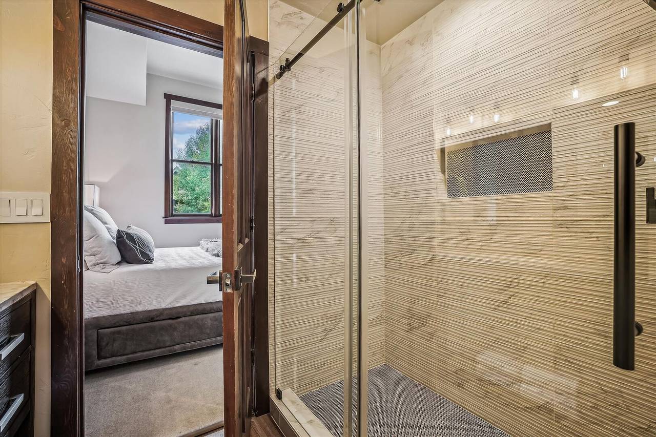 Bathroom - Main Street Junction 29 - Breckenridge Vacation Rental Bathroom - Main Street Junction 29 - Breckenridge Vacation Rental