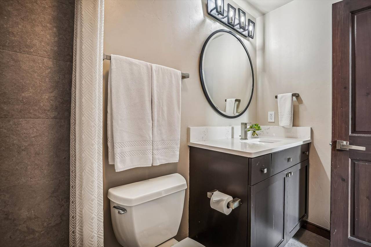 Bathroom - Main Street Junction 29 - Breckenridge Vacation Rental Bathroom - Main Street Junction 29 - Breckenridge Vacation Rental