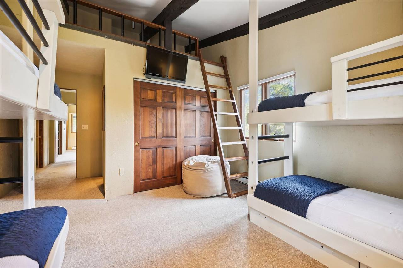 Bedroom - Miners Peak Residence - Breckenridge Vacation Rental Bedroom - Miners Peak Residence - Breckenridge Vacation Rental