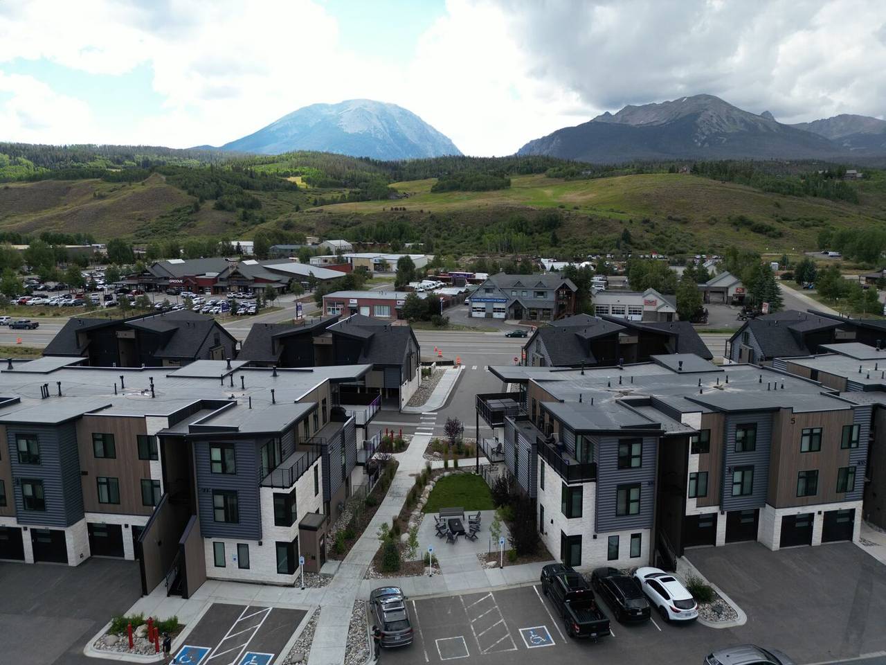 Exterior - River West 814 - Silverthorne Vacation Rental Exterior - River West 814 - Silverthorne Vacation Rental