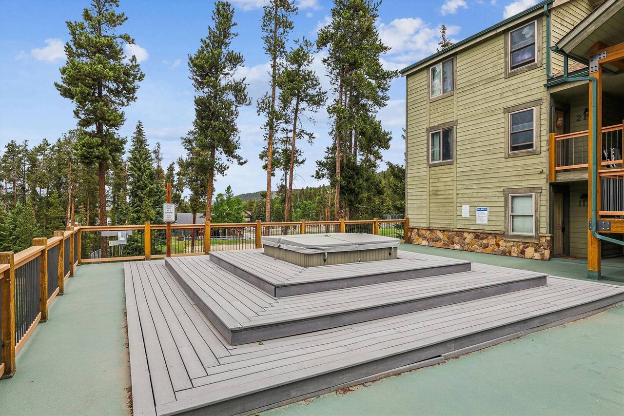 Hot Tub - Powder Ridge 108 - Breckenridge Vacation Rental Hot Tub - Powder Ridge 108 - Breckenridge Vacation Rental