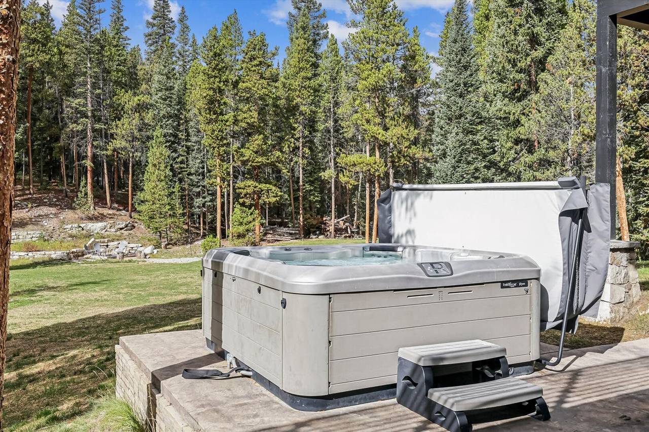 Hot Tub - Summit Solitude Estate - Breckenridge Vacation Rental Hot Tub - Summit Solitude Estate - Breckenridge Vacation Rental