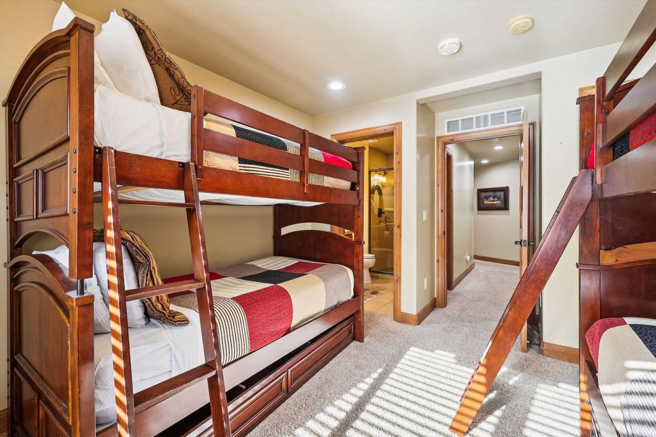 Bedroom - Lofty Fox Villa - Breckenridge Vacation Rental Bedroom - Lofty Fox Villa - Breckenridge Vacation Rental