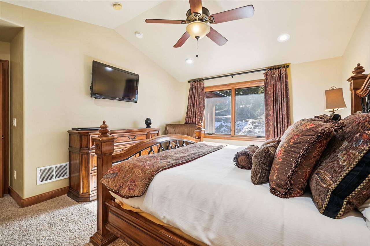 Bedroom - Lofty Fox Villa - Breckenridge Vacation Rental Bedroom - Lofty Fox Villa - Breckenridge Vacation Rental