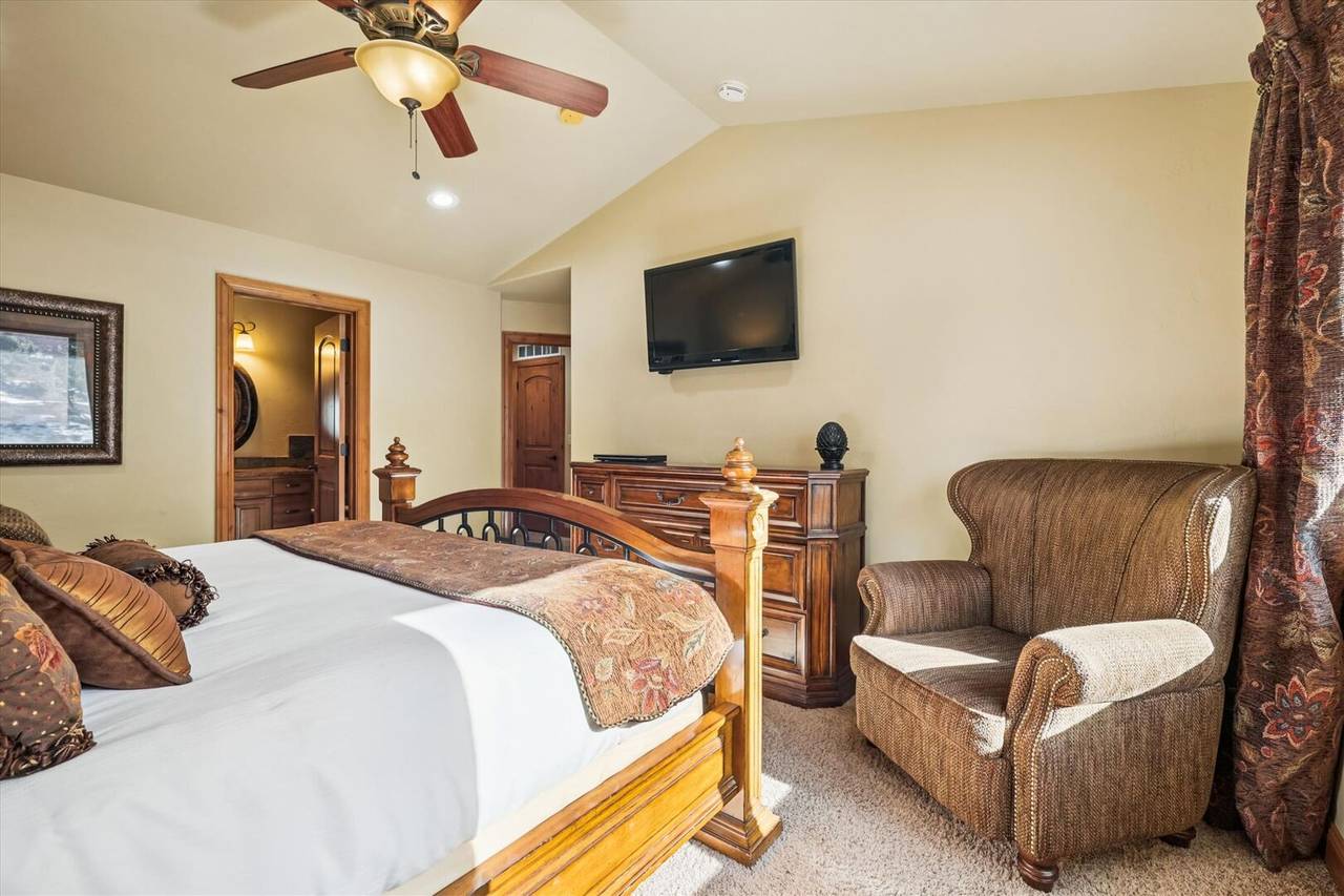 Bedroom - Lofty Fox Villa - Breckenridge Vacation Rental Bedroom - Lofty Fox Villa - Breckenridge Vacation Rental