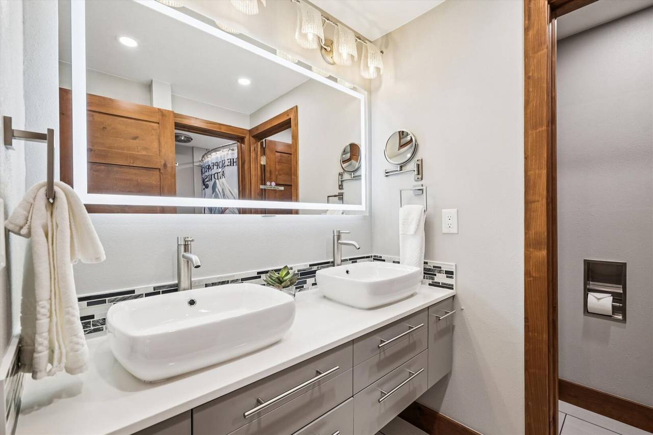 Bathroom, Village at Breckenridge Peak 9 Inn, Liftside 403, Breckenridge Vacation Rental Bathroom, Village at Breckenridge Peak 9 Inn, Liftside 403, Breckenridge Vacation Rental