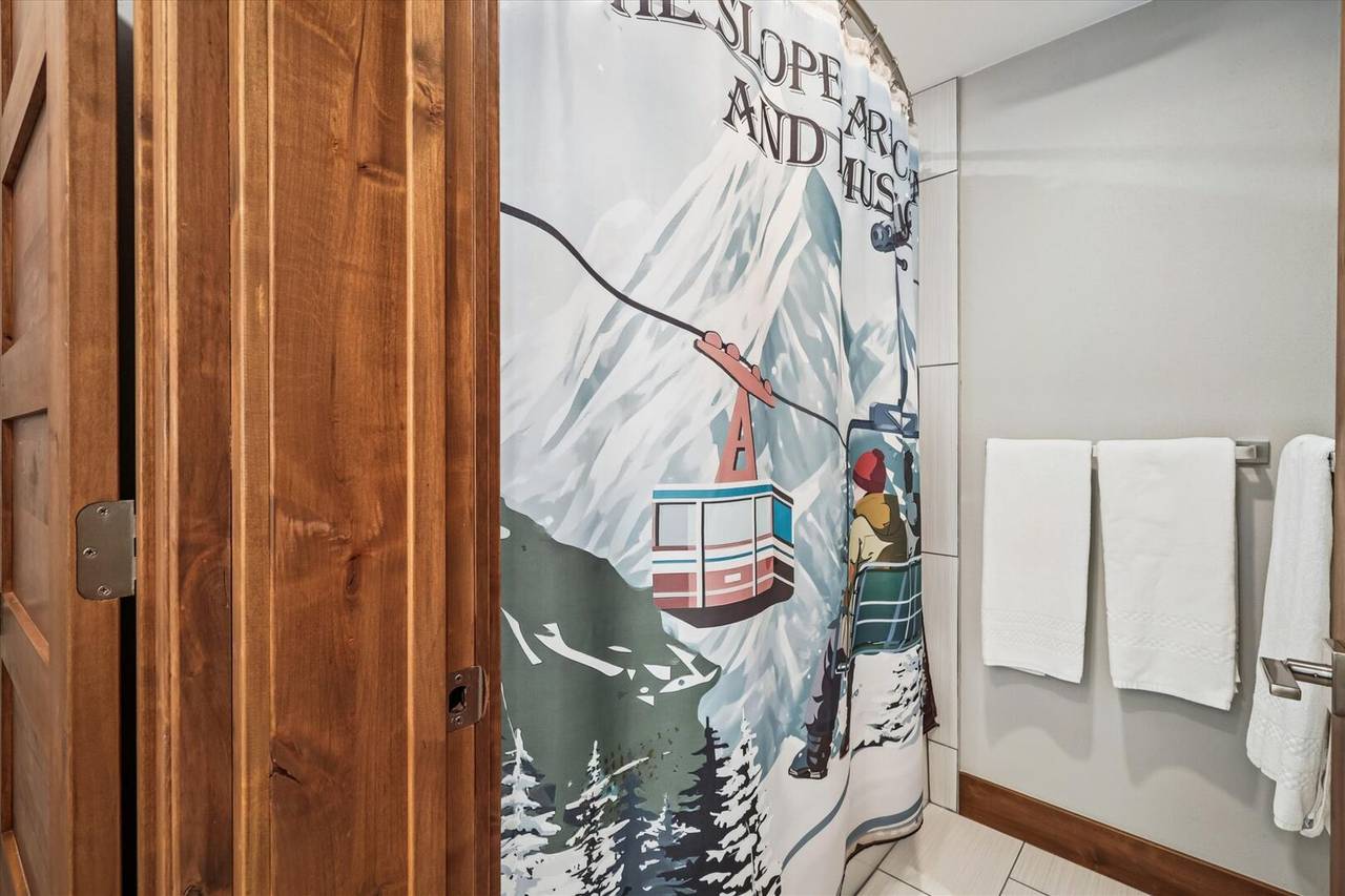 Bathroom, Village at Breckenridge Peak 9 Inn, Liftside 403, Breckenridge Vacation Rental Bathroom, Village at Breckenridge Peak 9 Inn, Liftside 403, Breckenridge Vacation Rental