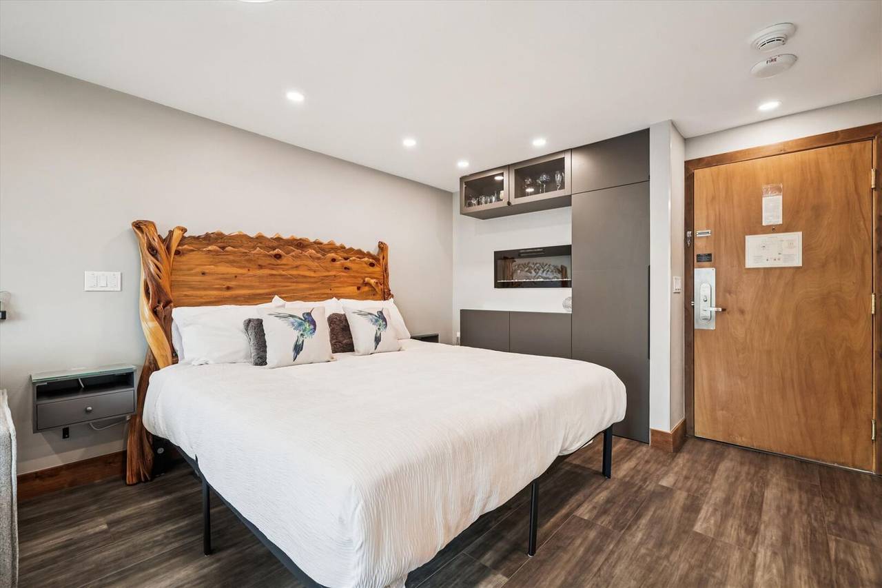 Bed, Village at Breckenridge Peak 9 Inn, Liftside 403, Breckenridge Vacation Rental Bed, Village at Breckenridge Peak 9 Inn, Liftside 403, Breckenridge Vacation Rental