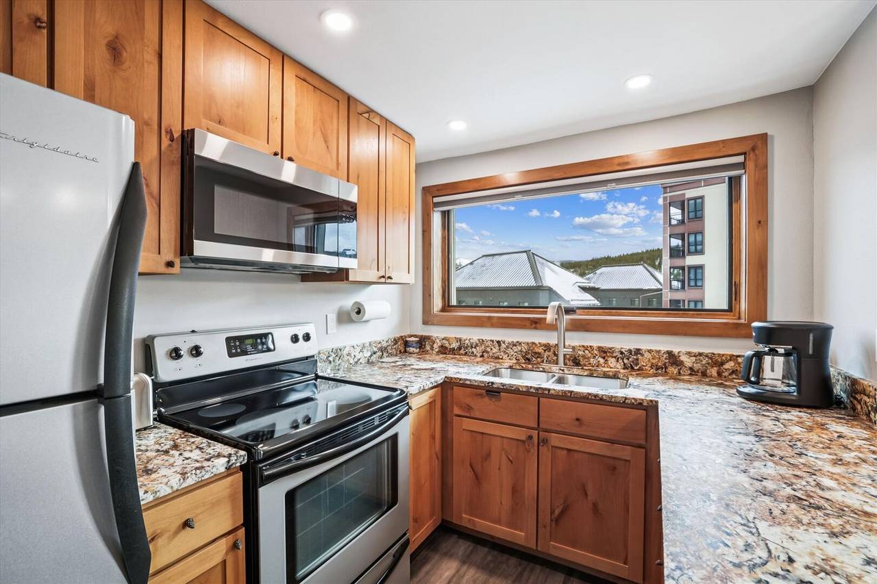 Kitchen, Village at Breckenridge Peak 9 Inn, Liftside 403, Breckenridge Vacation Rental Kitchen, Village at Breckenridge Peak 9 Inn, Liftside 403, Breckenridge Vacation Rental