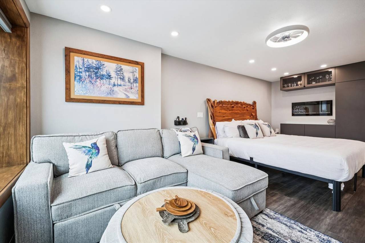 Living Area, Village at Breckenridge Peak 9 Inn, Liftside 403, Breckenridge Vacation Rental Living Area, Village at Breckenridge Peak 9 Inn, Liftside 403, Breckenridge Vacation Rental