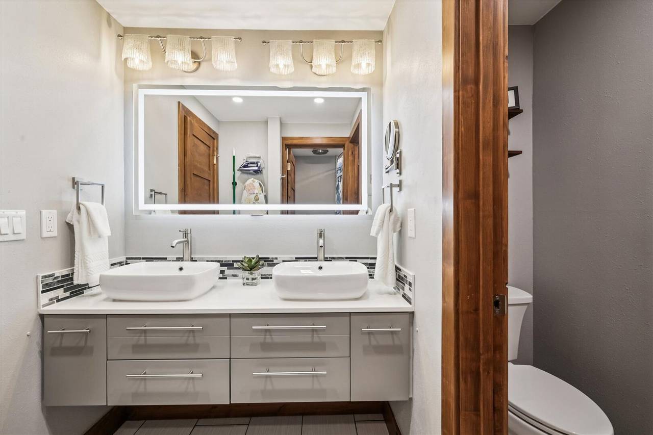 Bathroom, Village at Breckenridge Peak 9 Inn, Liftside 403, Breckenridge Vacation Rental Bathroom, Village at Breckenridge Peak 9 Inn, Liftside 403, Breckenridge Vacation Rental