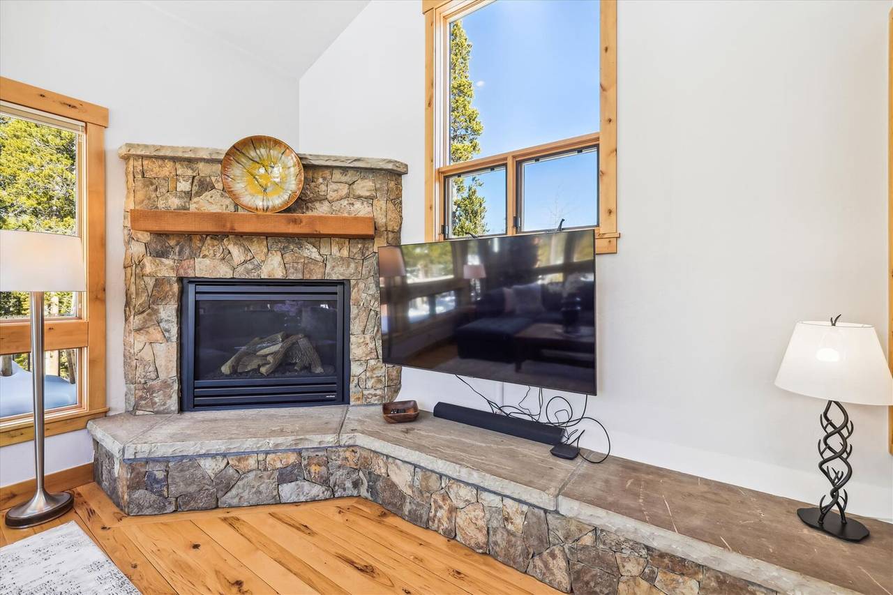 Living Area - Lone Hand Lodge - Breckenridge Vacation Rental Living Area - Lone Hand Lodge - Breckenridge Vacation Rental