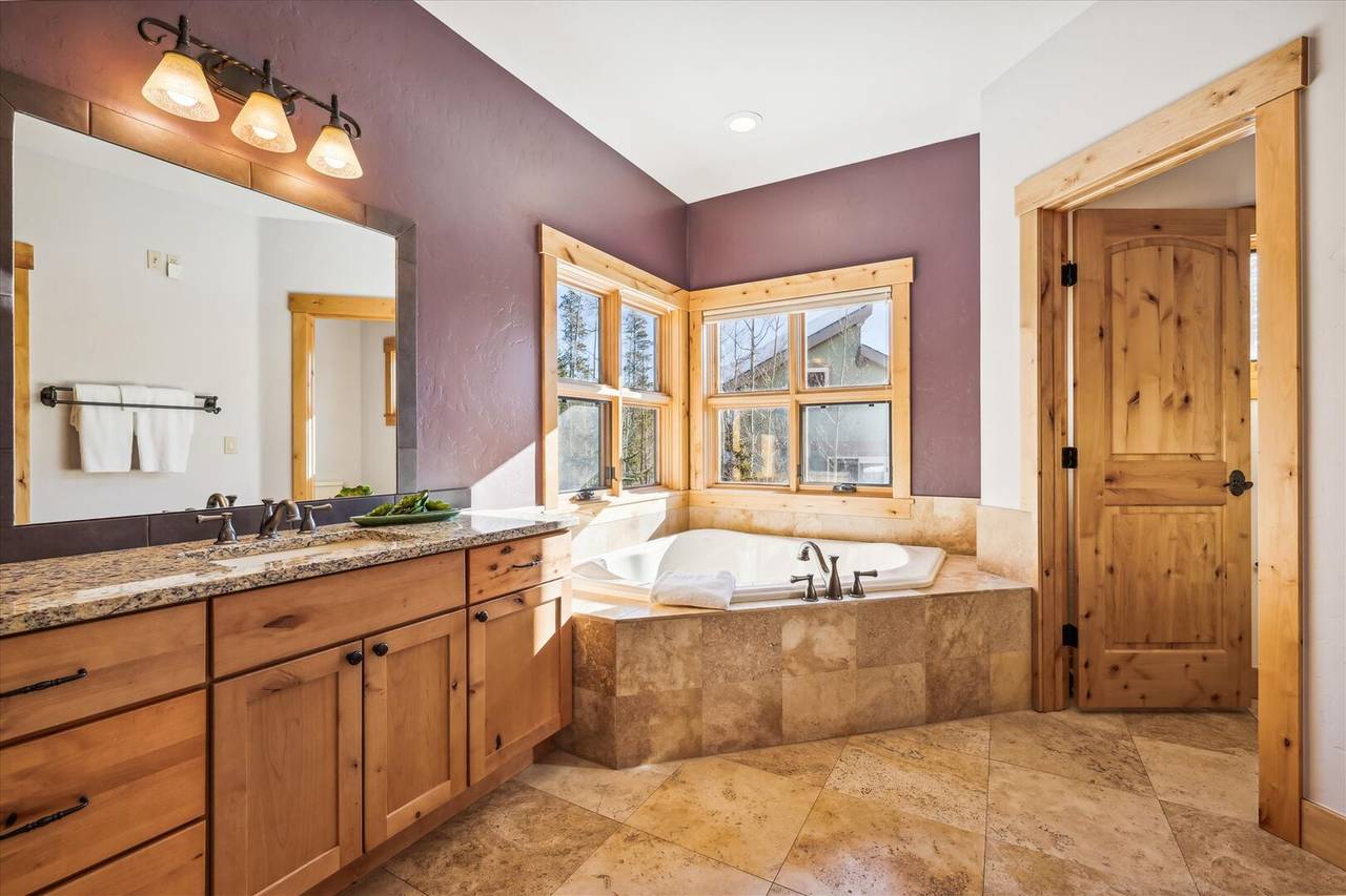 Bathroom - Lone Hand Lodge - Breckenridge Vacation Rental Bathroom - Lone Hand Lodge - Breckenridge Vacation Rental