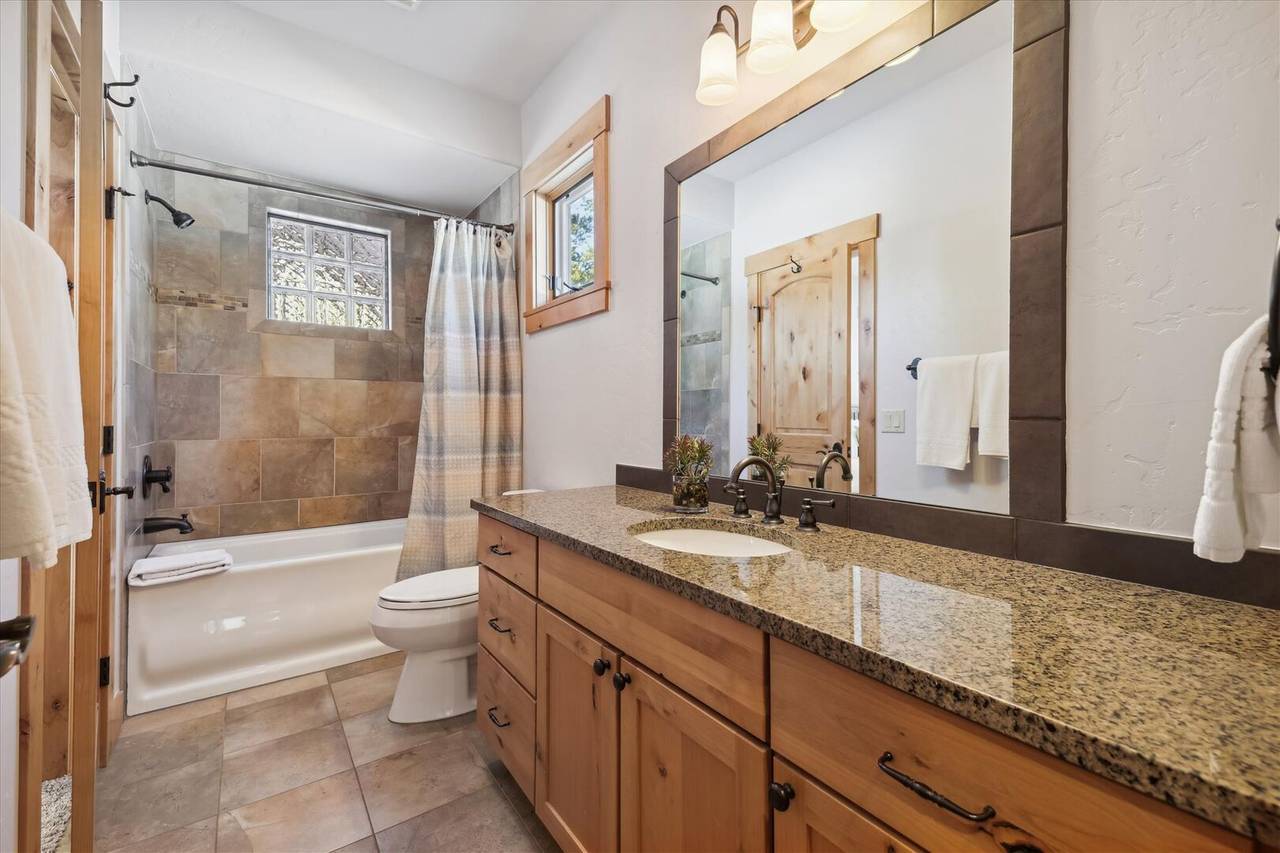 Bathroom - Lone Hand Lodge - Breckenridge Vacation Rental Bathroom - Lone Hand Lodge - Breckenridge Vacation Rental