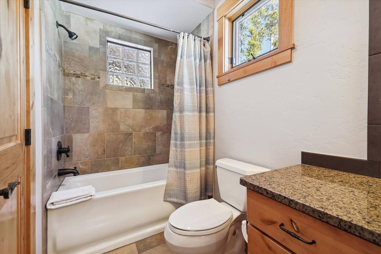 Bathroom - Lone Hand Lodge - Breckenridge Vacation Rental Bathroom - Lone Hand Lodge - Breckenridge Vacation Rental