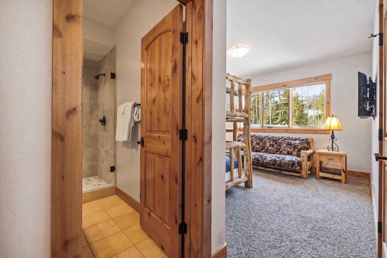 Bedroom - Lone Hand Lodge - Breckenridge Vacation Rental Bedroom - Lone Hand Lodge - Breckenridge Vacation Rental