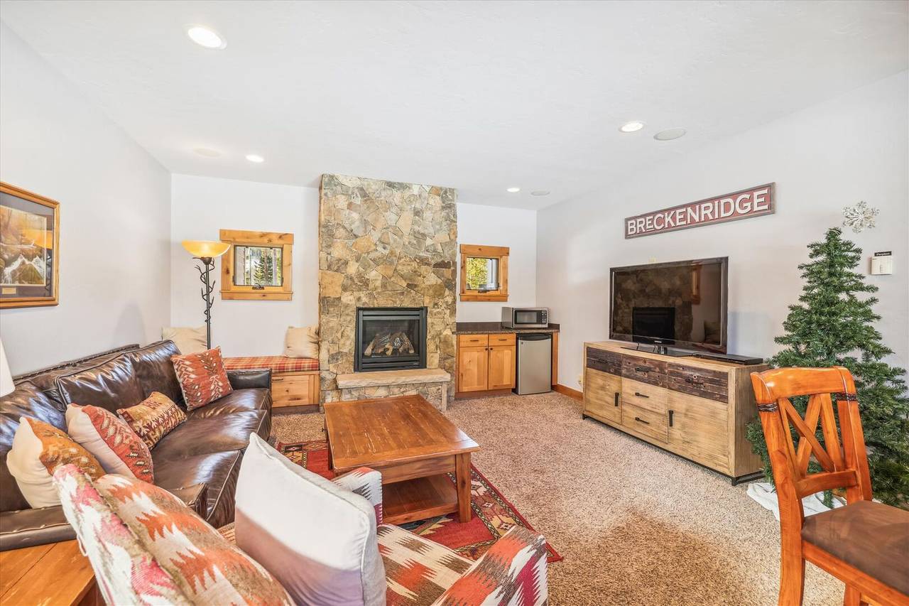 Living Area - Lone Hand Lodge - Breckenridge Vacation Rental Living Area - Lone Hand Lodge - Breckenridge Vacation Rental