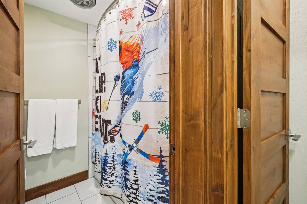 Bathroom, Village at Breckenridge Peak 9 Inn, Liftside 402, Breckenridge Vacation Rental Bathroom, Village at Breckenridge Peak 9 Inn, Liftside 402, Breckenridge Vacation Rental