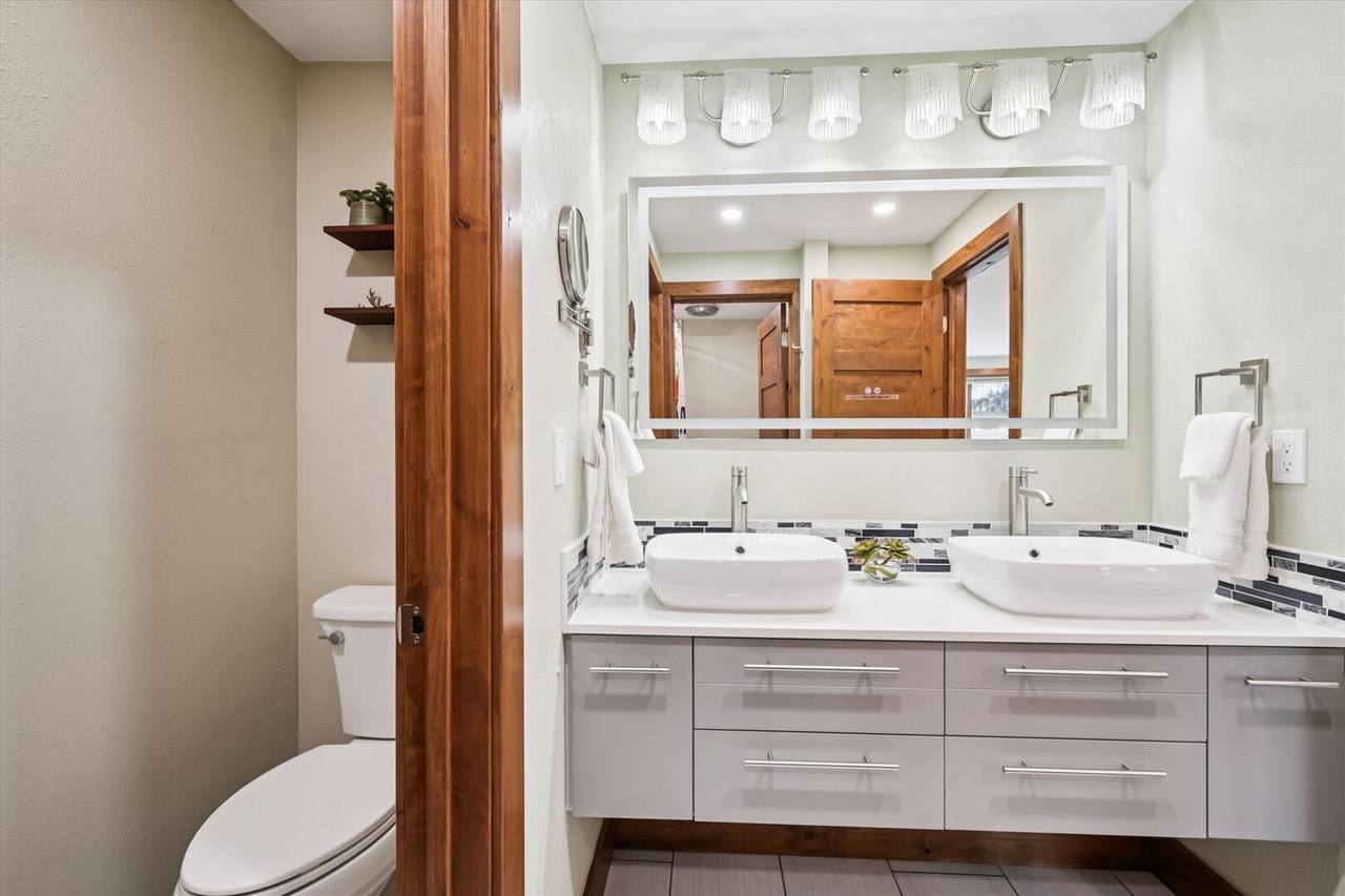 Bathroom, Village at Breckenridge Peak 9 Inn, Liftside 402, Breckenridge Vacation Rental Bathroom, Village at Breckenridge Peak 9 Inn, Liftside 402, Breckenridge Vacation Rental