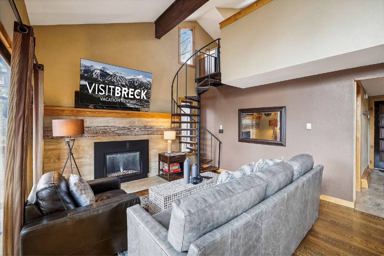 Living Room, 4 O'Clock Lodge A16, Breckenridge Vacation Rental Living Room, 4 O'Clock Lodge A16, Breckenridge Vacation Rental