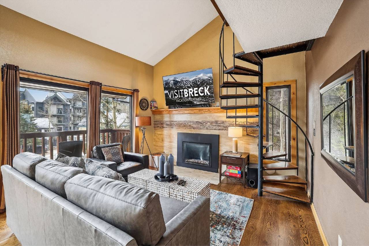 Living Room, 4 O'Clock Lodge A16, Breckenridge Vacation Rental Living Room, 4 O'Clock Lodge A16, Breckenridge Vacation Rental