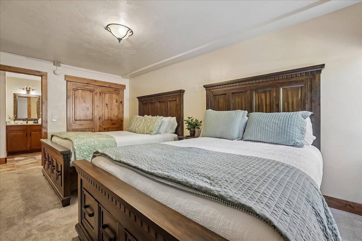 Bedroom - Ski Watch 329 - Breckenridge Vacation Rental Bedroom - Ski Watch 329 - Breckenridge Vacation Rental