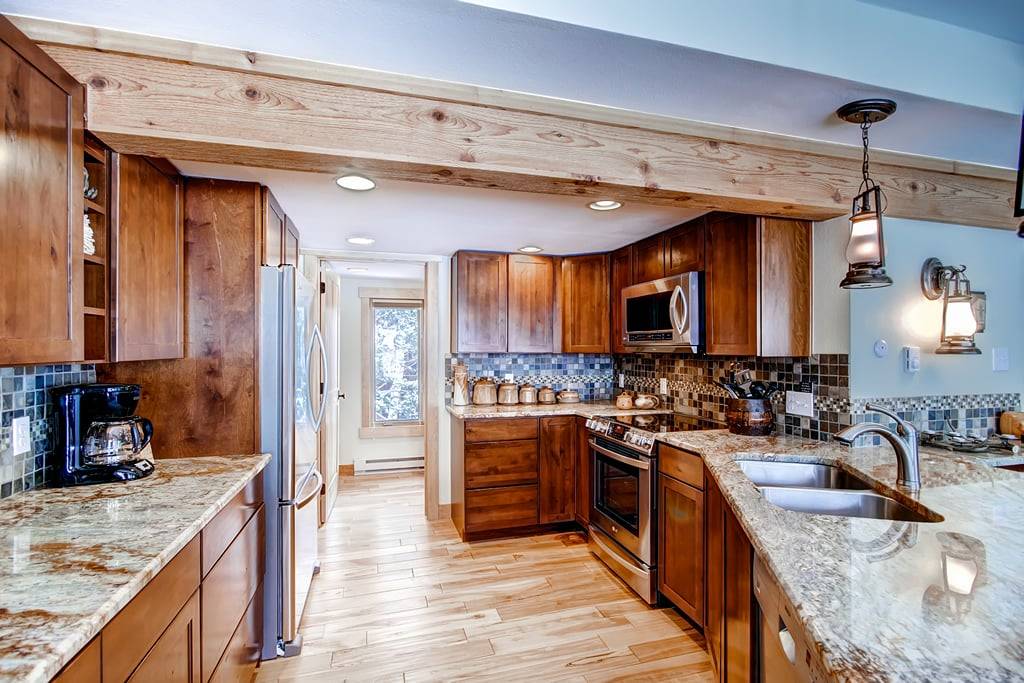 Additional view of the spacious cozy kitchen - 4 O'Clock Lodge D26 Breckenridge Vacation Rental Additional view of the spacious cozy kitchen - 4 O'Clock Lodge D26 Breckenridge Vacation Rental