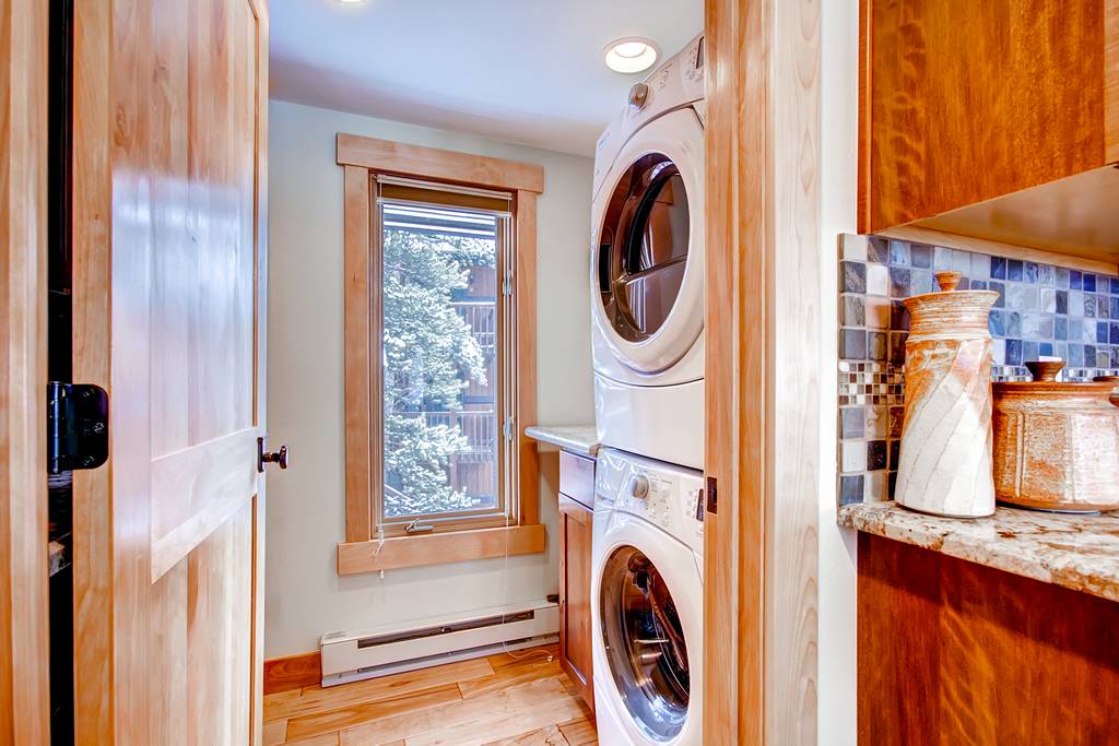 Washer and Dryer located off of the kitchen - 4 O'Clock Lodge D26 Breckenridge Vacation Rental Washer and Dryer located off of the kitchen - 4 O'Clock Lodge D26 Breckenridge Vacation Rental