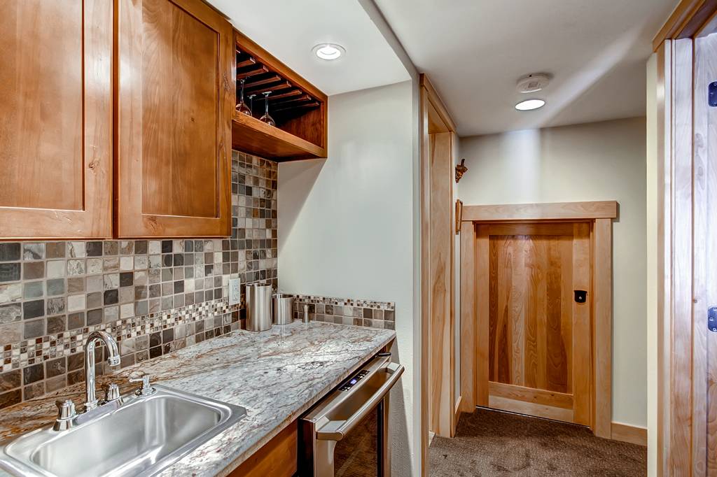 Additional view of wet bar in lower level - 4 O'Clock Lodge D26 Breckenridge Vacation Rental Additional view of wet bar in lower level - 4 O'Clock Lodge D26 Breckenridge Vacation Rental
