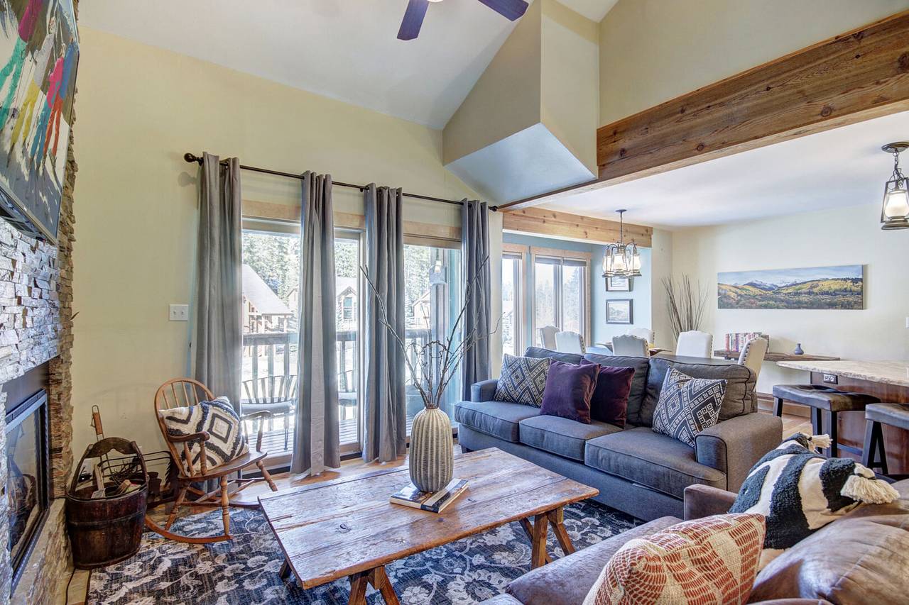 Watch skiers on the slopes from the private deck - 4 O'Clock Lodge D26 Breckenridge Vacation Rental Watch skiers on the slopes from the private deck - 4 O'Clock Lodge D26 Breckenridge Vacation Rental