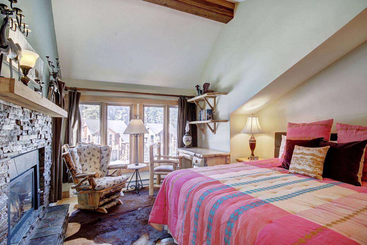King bed in the upper level bedroom - 4 O'Clock Lodge D26 Breckenridge Vacation Rental King bed in the upper level bedroom - 4 O'Clock Lodge D26 Breckenridge Vacation Rental