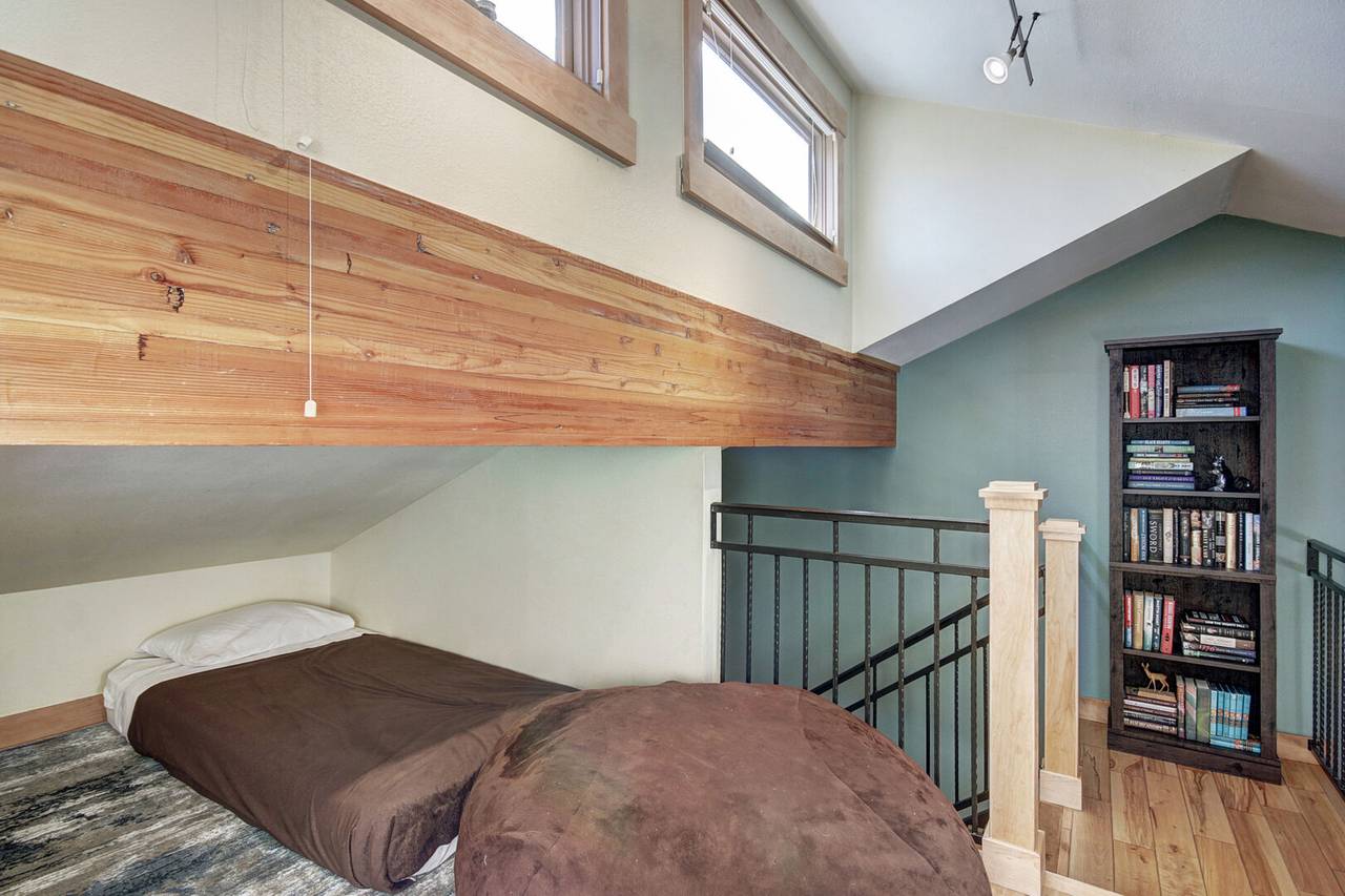Upper level loft - 4 O'Clock Lodge D26 Breckenridge Vacation Rental Upper level loft - 4 O'Clock Lodge D26 Breckenridge Vacation Rental