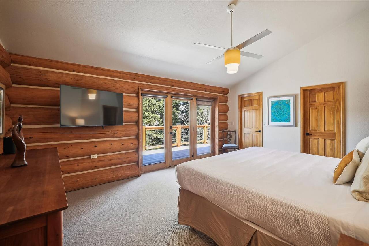 Primary Bedroom - 10 Southface - Breckenridge Vacation Rental Primary Bedroom - 10 Southface - Breckenridge Vacation Rental