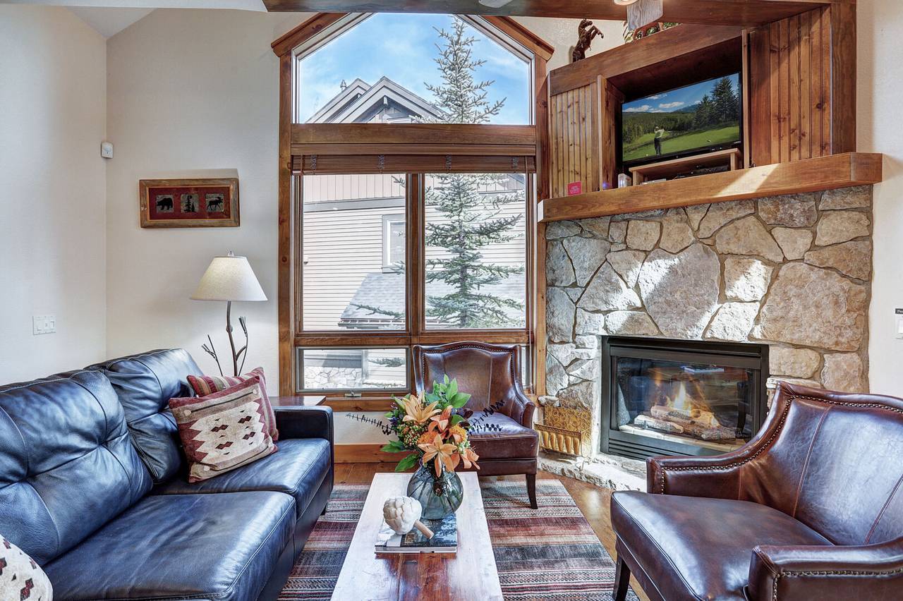 Relax with family and friends in this spacious living area - Amber Sky Breckenridge Vacation Rental Relax with family and friends in this spacious living area - Amber Sky Breckenridge Vacation Rental