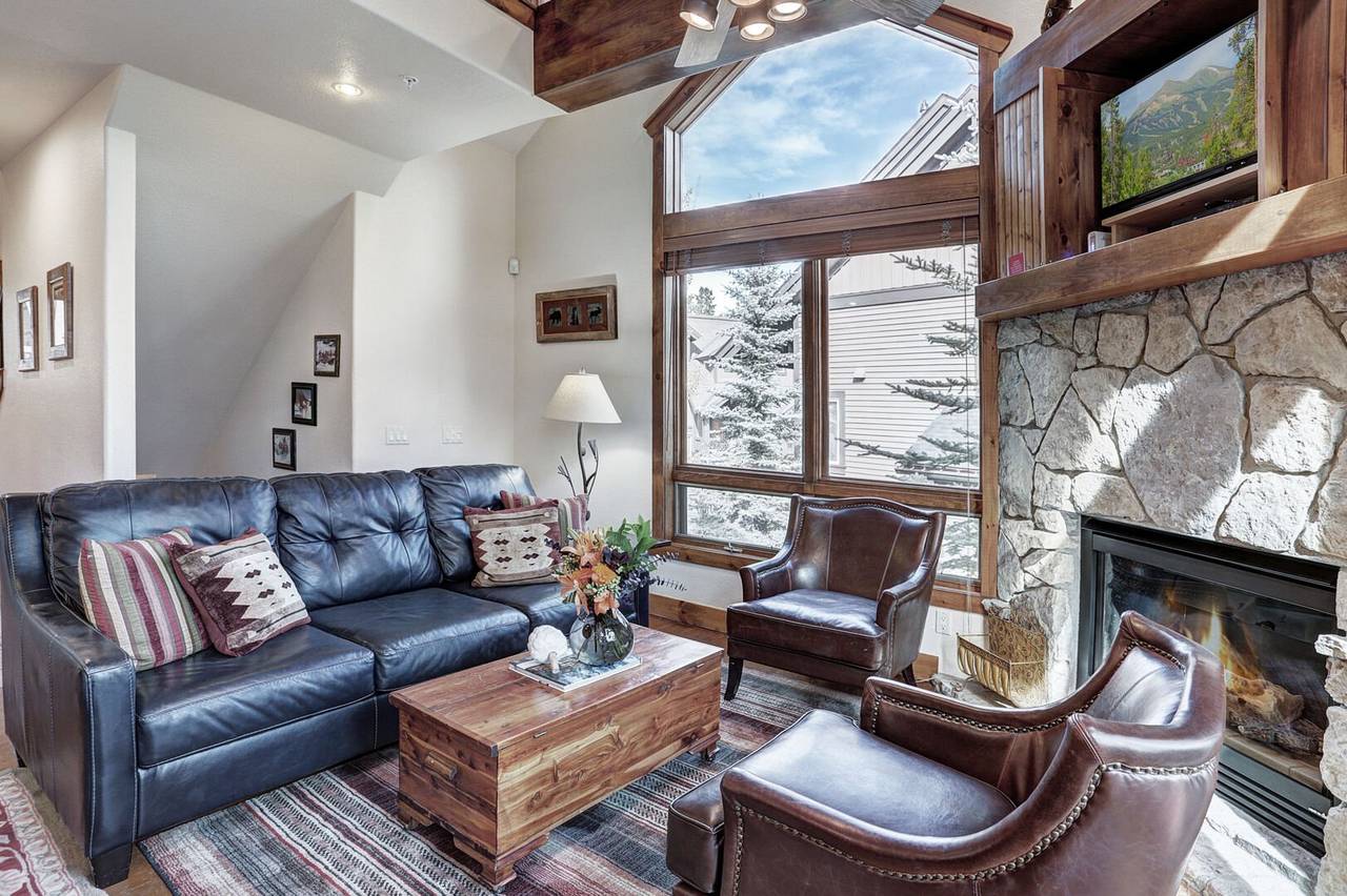 Turn on the gas fireplace and cozy up on a chilly night - Amber Sky Breckenridge Vacation Rental Turn on the gas fireplace and cozy up on a chilly night - Amber Sky Breckenridge Vacation Rental