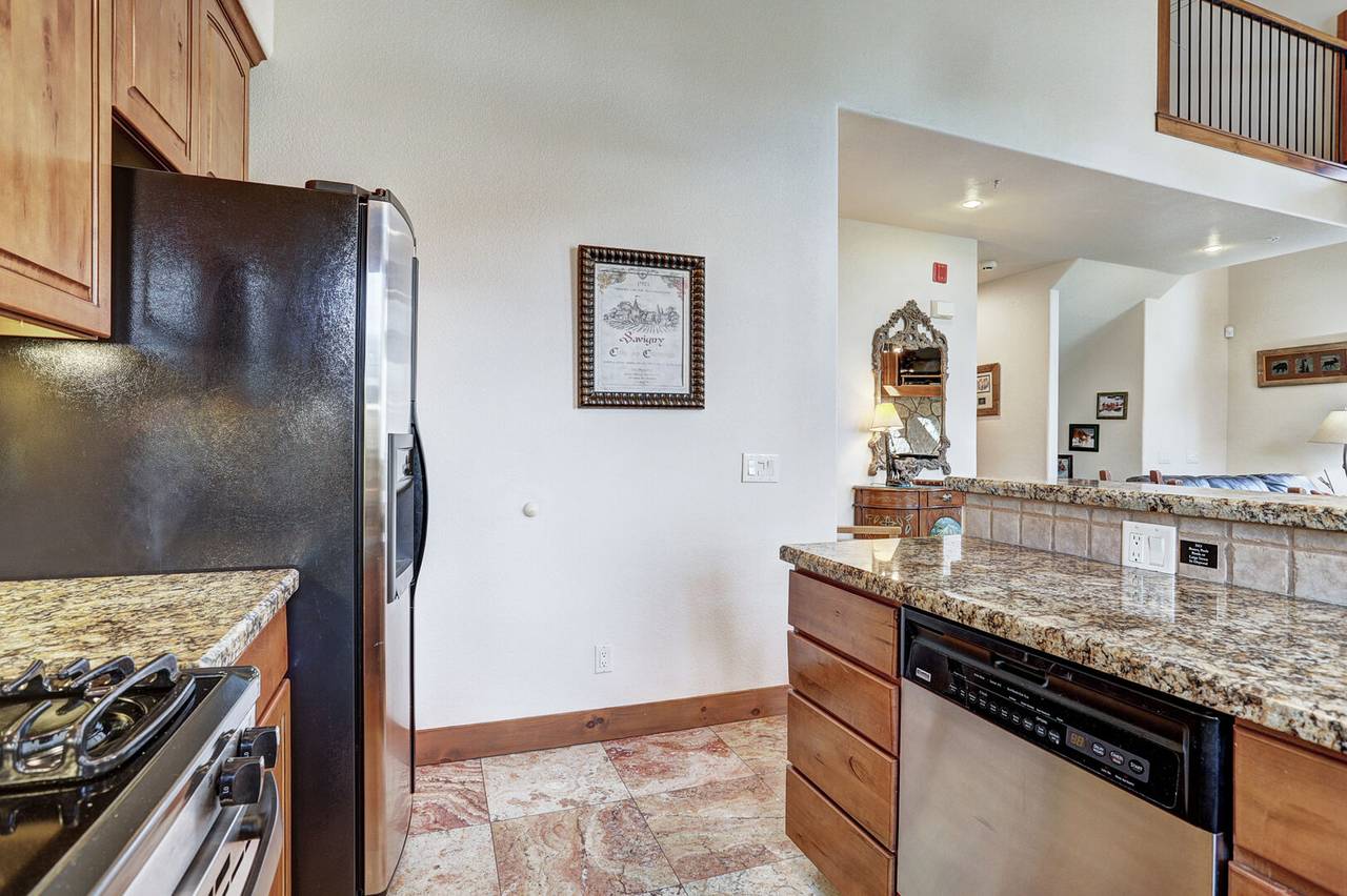 Store all of the food and stacks you need in this large stainless steel fridge - Amber Sky Breckenridge Vacation Rental Store all of the food and stacks you need in this large stainless steel fridge - Amber Sky Breckenridge Vacation Rental