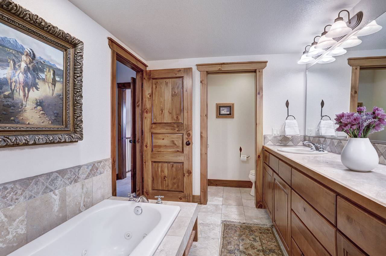 The primary bathroom offers a large bathtub, walk in shower and double vanity sinks - Amber Sky Breckenridge Vacation Rental The primary bathroom offers a large bathtub, walk in shower and double vanity sinks - Amber Sky Breckenridge Vacation Rental