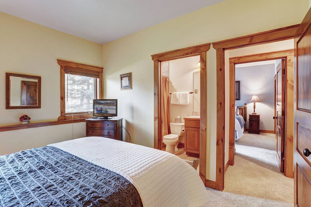 Enjoy relaxing mornings and evenings with natural light and great views - Amber Sky Breckenridge Vacation Rental Enjoy relaxing mornings and evenings with natural light and great views - Amber Sky Breckenridge Vacation Rental