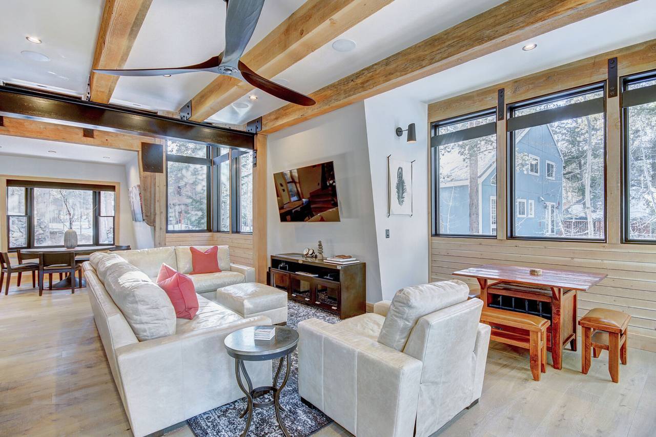 Game table in living room perfect for working a puzzle or playing a game - Arrow Darrow Breckenridge Vacation Rental Game table in living room perfect for working a puzzle or playing a game - Arrow Darrow Breckenridge Vacation Rental