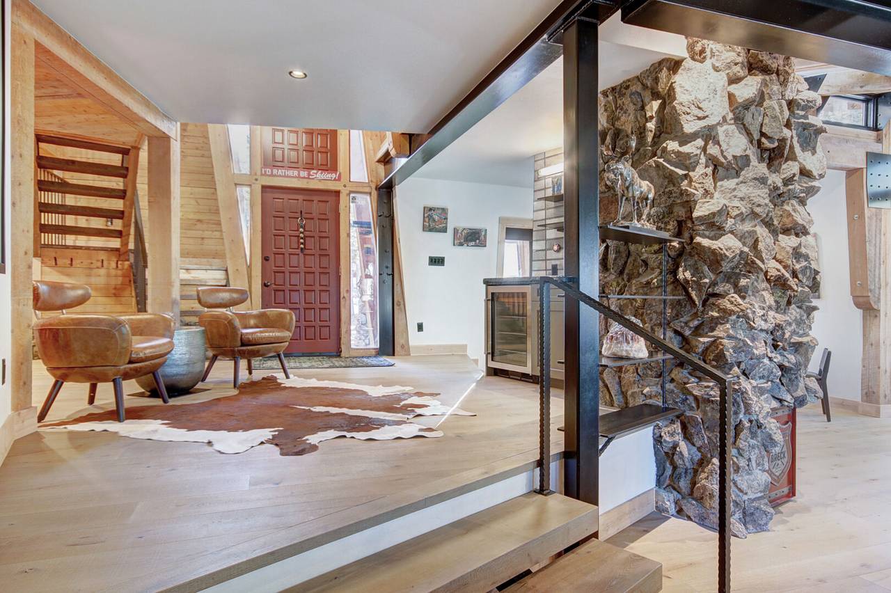 Additional view of entryway and seating area/wet bar - Arrow Darrow Breckenridge Vacation Rental Additional view of entryway and seating area/wet bar - Arrow Darrow Breckenridge Vacation Rental