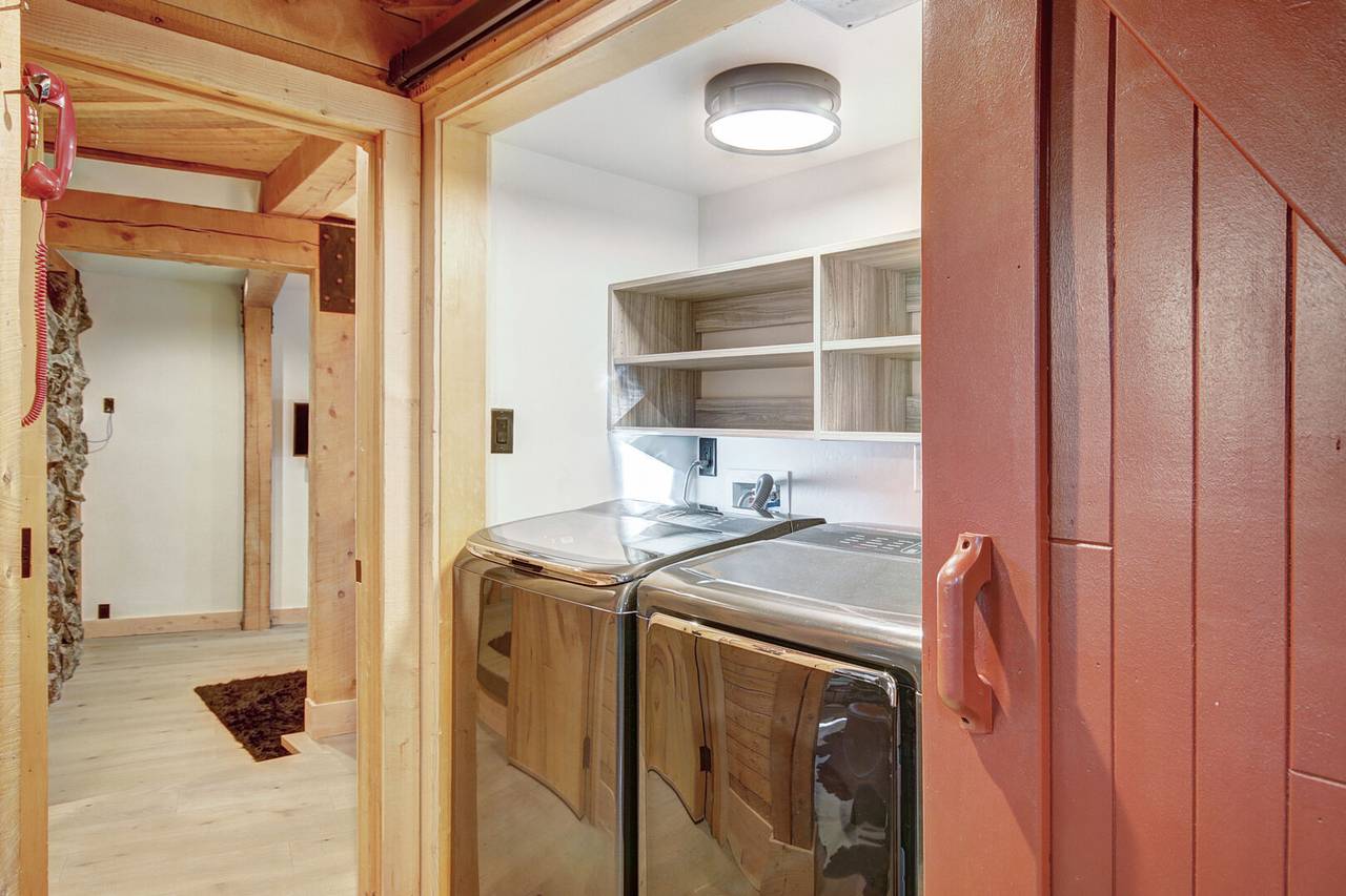 Laundry – Full size washer & dryer (main level) - Arrow Darrow Breckenridge Vacation Rental Laundry – Full size washer & dryer (main level) - Arrow Darrow Breckenridge Vacation Rental