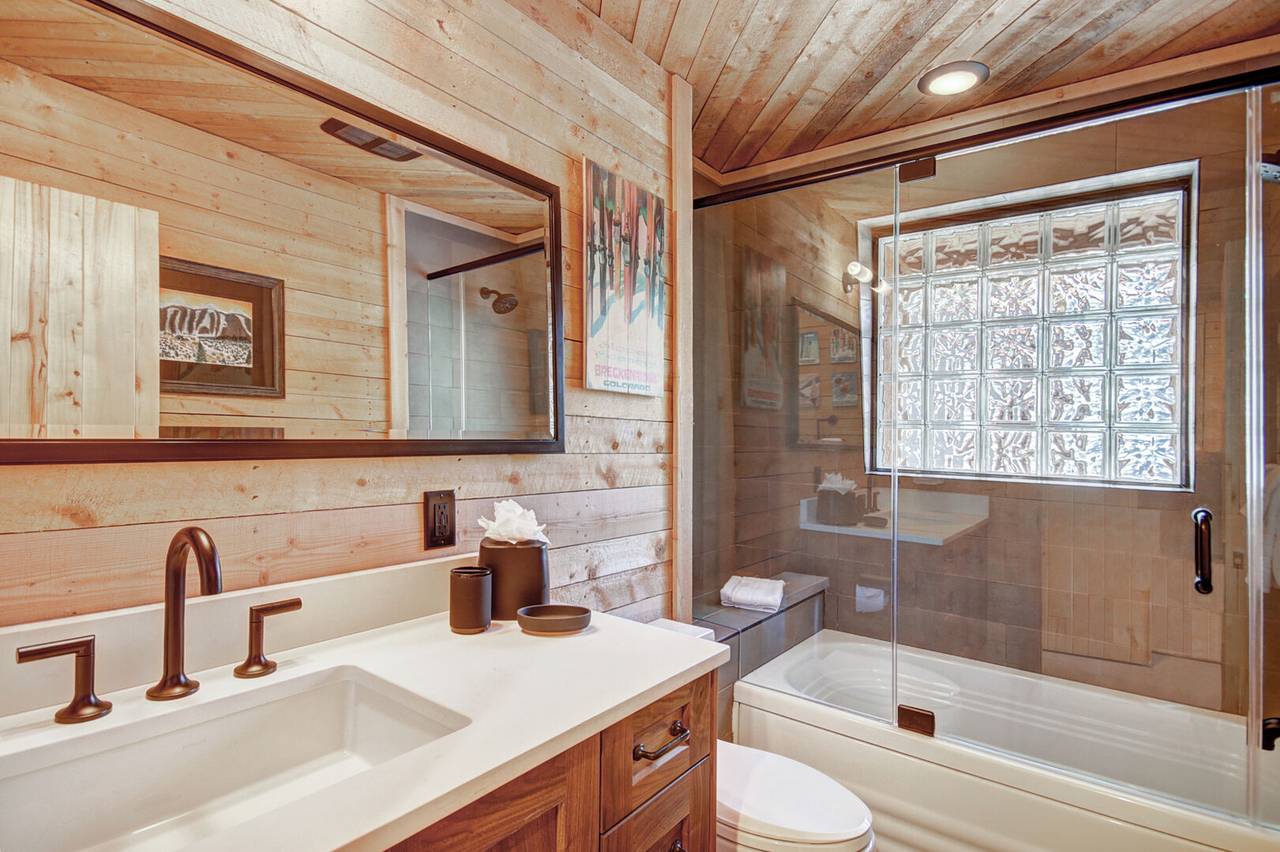 Upper level primary suite private bath with bathtub/shower combination and 1 sink - Arrow Darrow Breckenridge Vacation Rental Upper level primary suite private bath with bathtub/shower combination and 1 sink - Arrow Darrow Breckenridge Vacation Rental