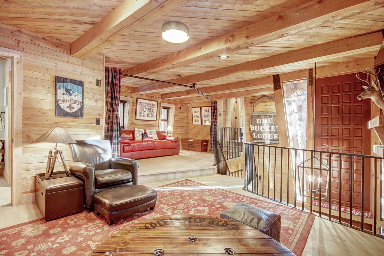 Upper level family room - Arrow Darrow Breckenridge Vacation Rental Upper level family room - Arrow Darrow Breckenridge Vacation Rental