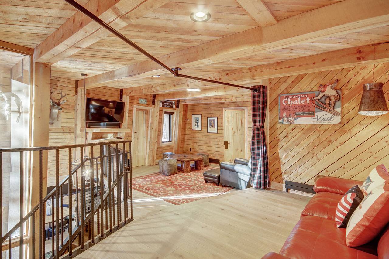 Upper level family room - Arrow Darrow Breckenridge Vacation Rental Upper level family room - Arrow Darrow Breckenridge Vacation Rental