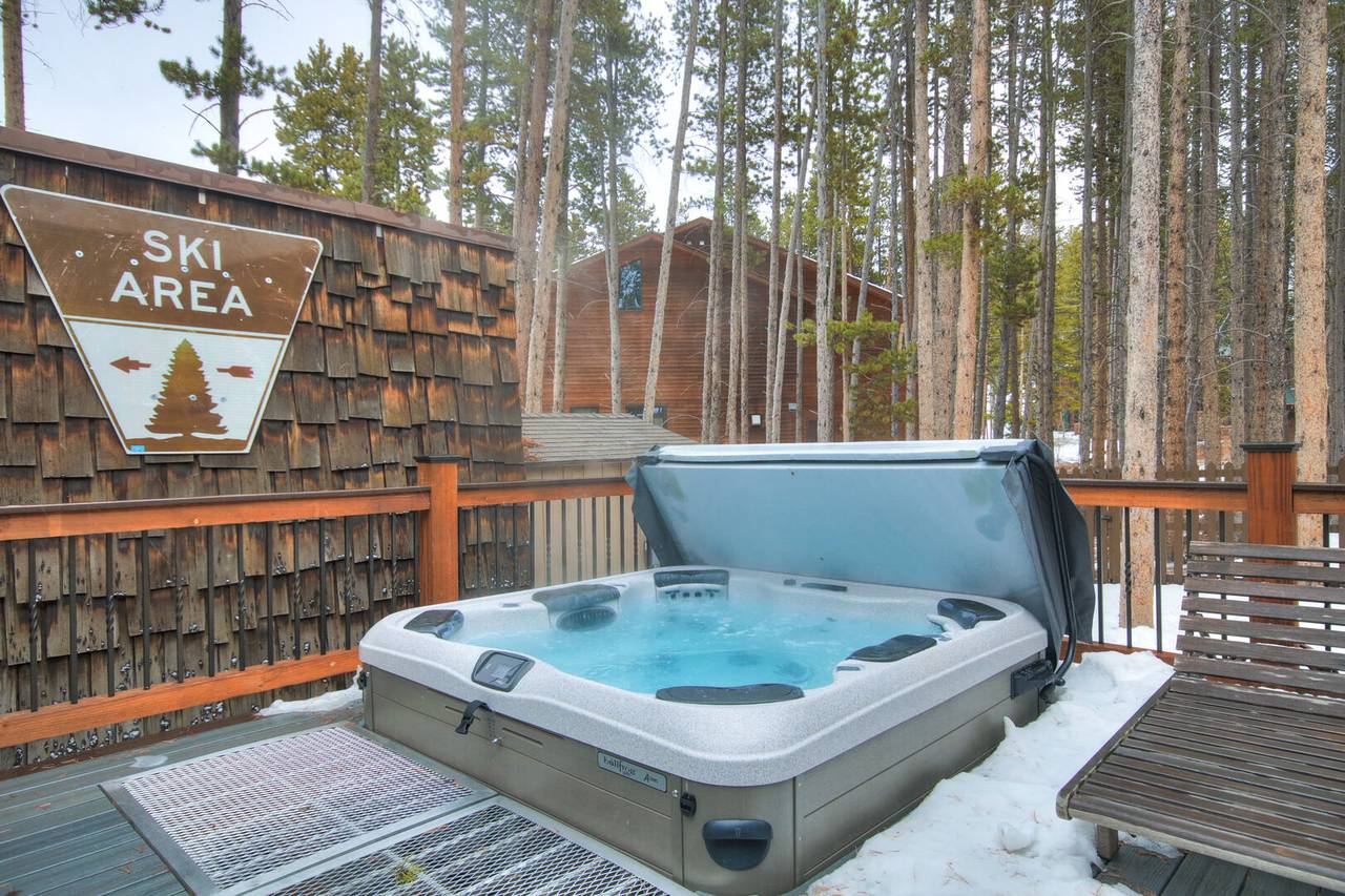Hot Tub - Arrow Darrow Breckenridge Vacation Rental Hot Tub - Arrow Darrow Breckenridge Vacation Rental