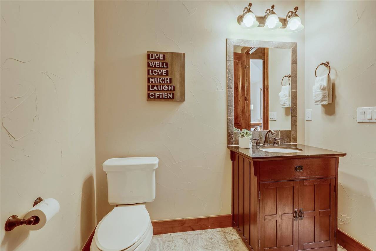 Private lower level queen bathroom - Baldy Mountain Overlook Breckenridge Vacation Rental Private lower level queen bathroom - Baldy Mountain Overlook Breckenridge Vacation Rental